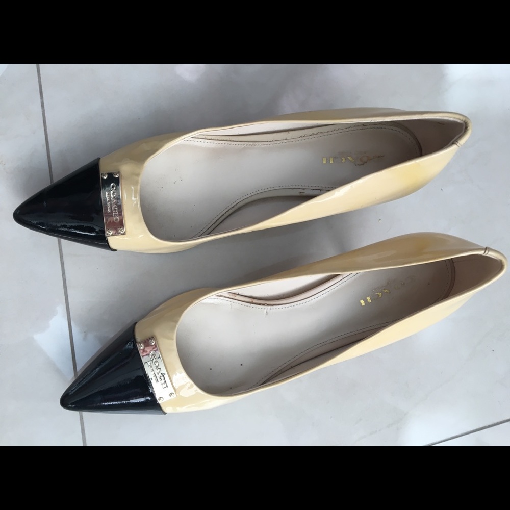 Coach kitten heel 2 tone pump Sz: 8B
